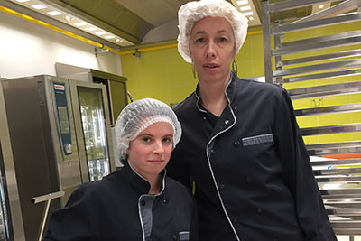 Nadège Hennebert et Sylvie Bral, apprentie et maître d'apprentissage Medirest